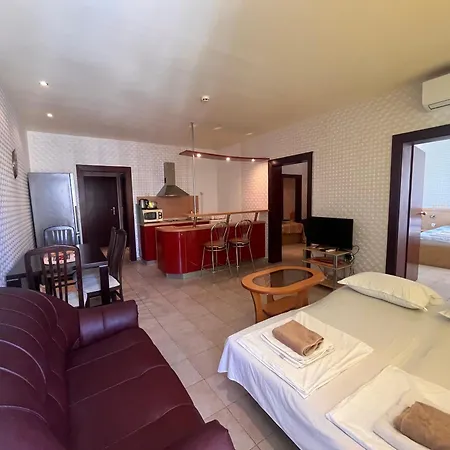 Miramar Front Self Catering No Swim Pool Access Апартаменты *