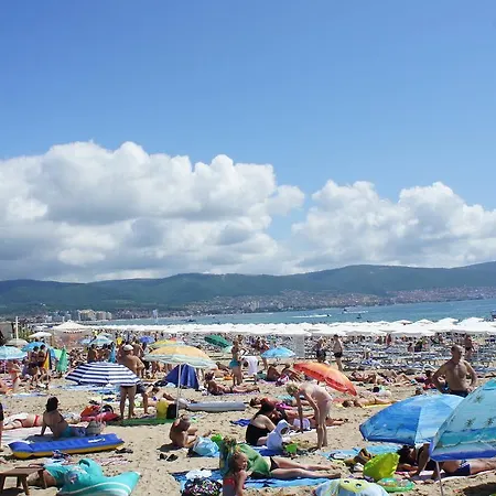 Miramar Front Self Catering No Swim Pool Access Apartmán *