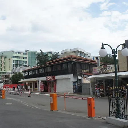 Miramar Front Self Catering No Swim Pool Access Apartmán