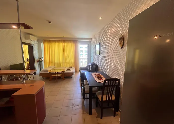 Miramar Front Self Catering No Swim Pool Access Апартаменты *