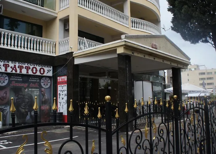 Апартаменты Miramar Front Self Catering No Swim Pool Access