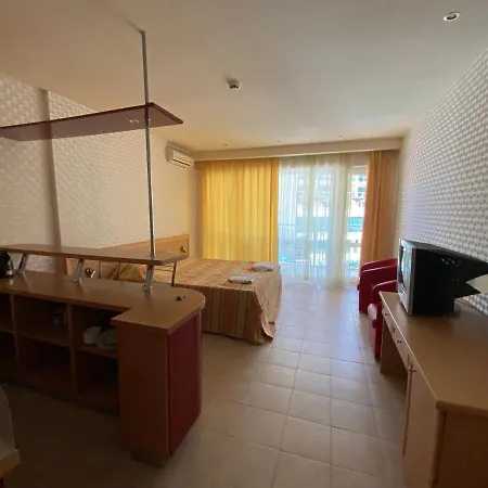 Appartamento Miramar Front Self Catering No Swim Pool Access *