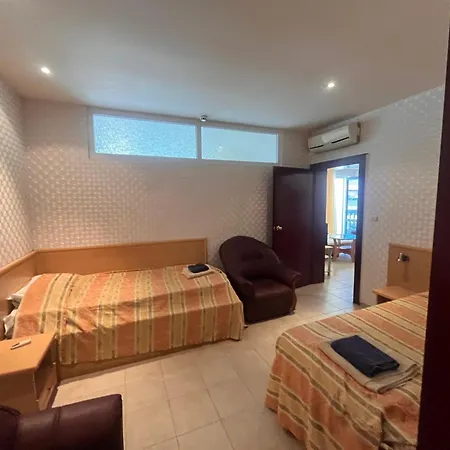 Miramar Front Self Catering No Swim Pool Access شقة