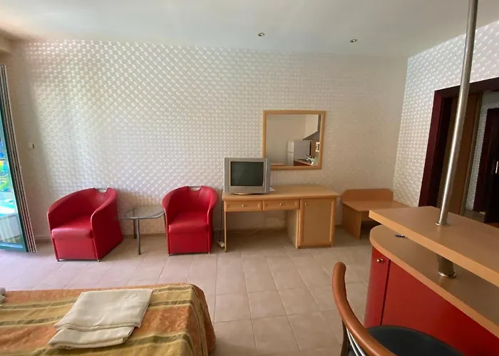 Miramar Front Self Catering No Swim Pool Access * ساني بيتش