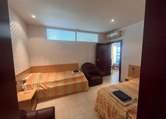 Miramar Front Self Catering No Swim Pool Access Διαμέρισμα