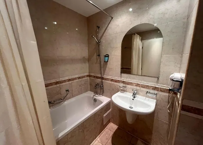 Miramar Front Self Catering No Swim Pool Access شقة