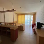 Апартамент Miramar Front Self Catering No Swim Pool Access *