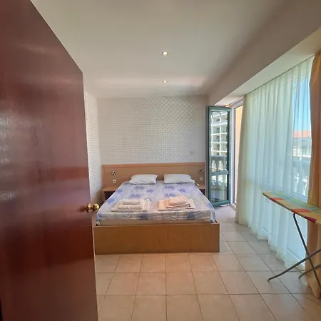 Miramar Front Self Catering No Swim Pool Access Słoneczny Brzeg