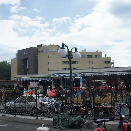 Miramar Front Self Catering No Swim Pool Access * 阳光海滩